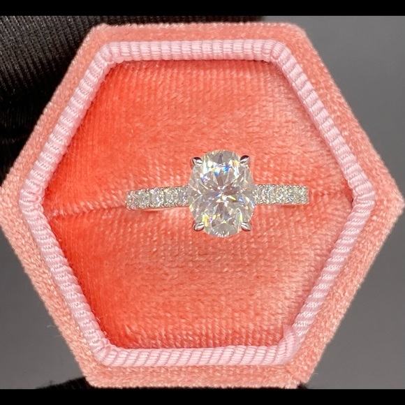 2.48ct moissanite ring with certificate - Picture 7 of 12